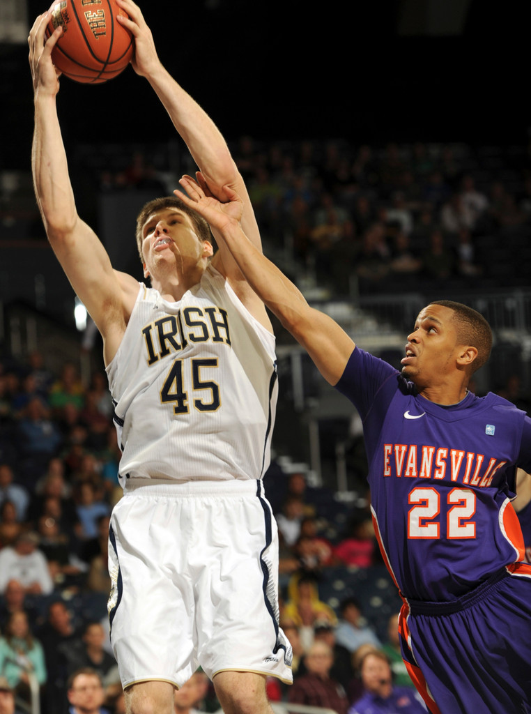 Irish Down Purple Aces in Season-Opener (AP)