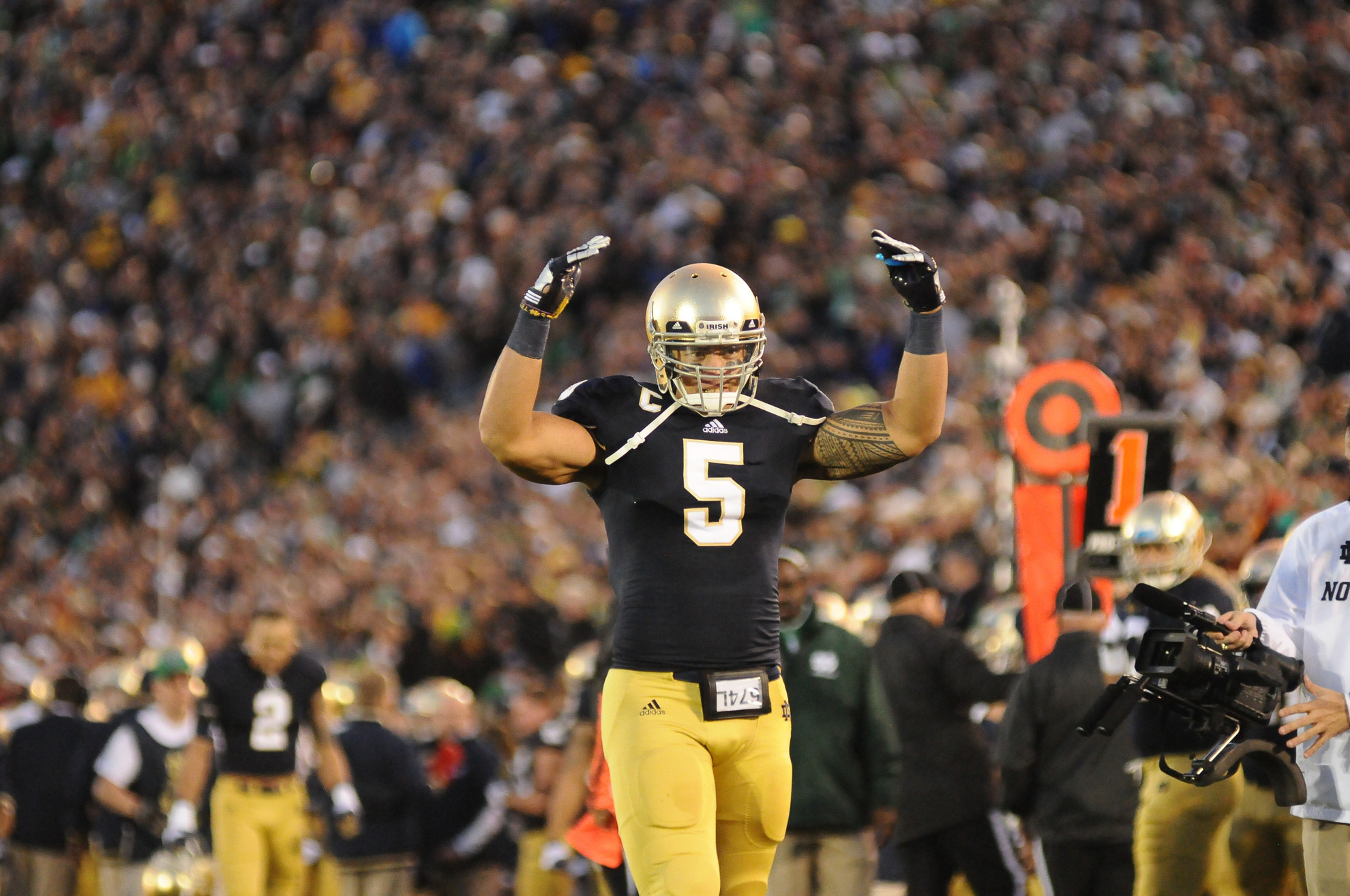 #9/10 Irish Face Off Against Miami Saturday at Soldier Field Senior ILB Manti Te'o leads an Irish defense that has given up just 36 points in four games en route to a 4-0 record and a top-10 ranking.