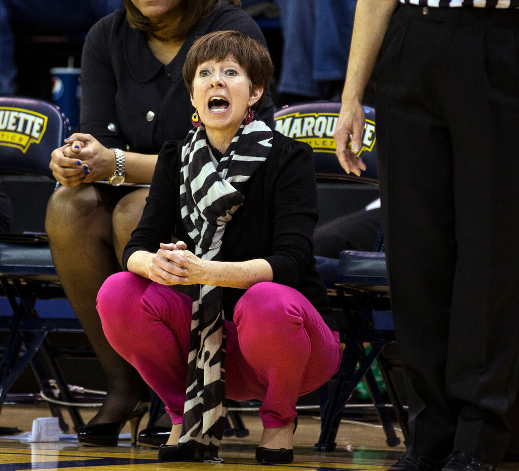 No. 2 Notre Dame easily handles Marquette 87-49 (AP)