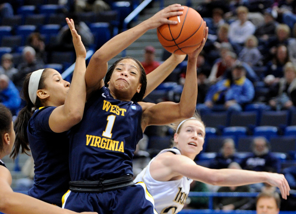 No. 3 Notre Dame Beats No. 25 West Virginia, 73-45 (AP)