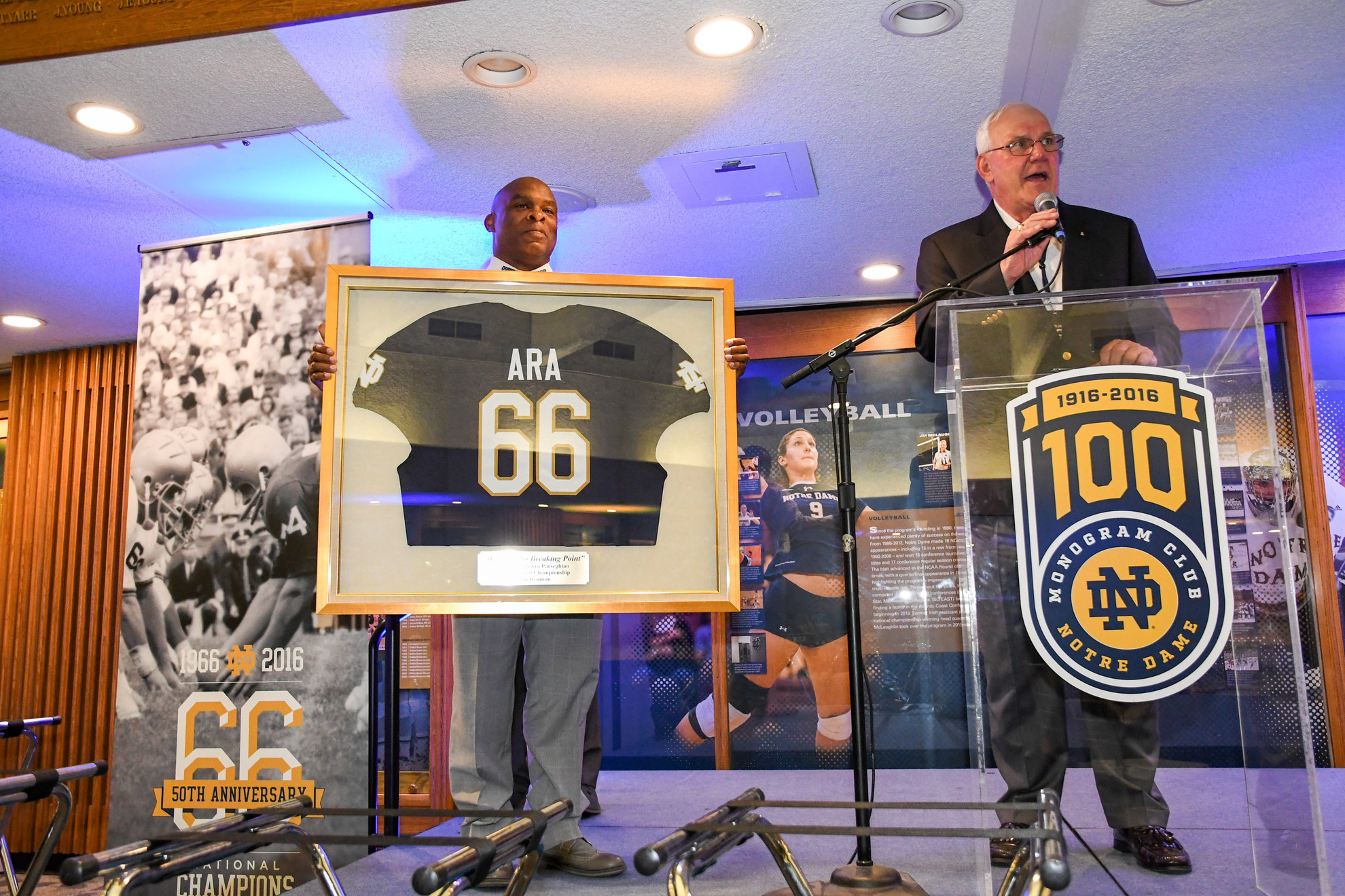 1966 Irish Team Salutes Ara-One More Time 1966 Irish Team Salutes Ara-One More Time