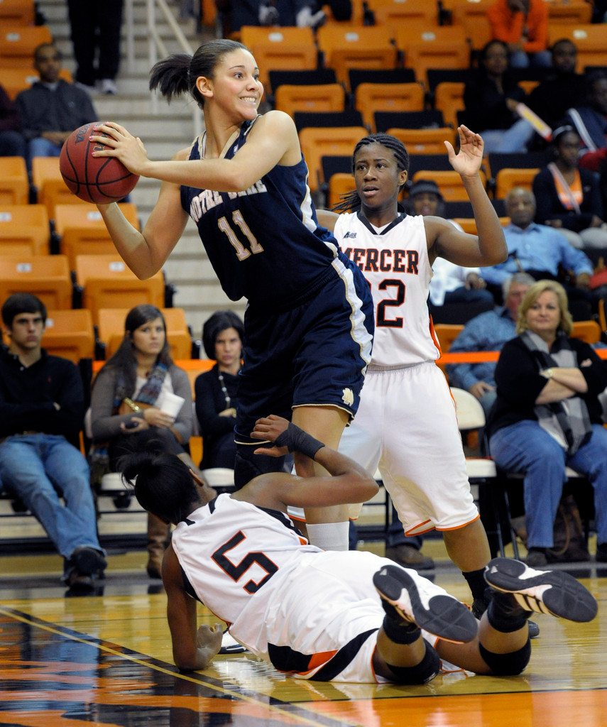 No. 3 Notre Dame Downs Mercer, 128-42 (AP)