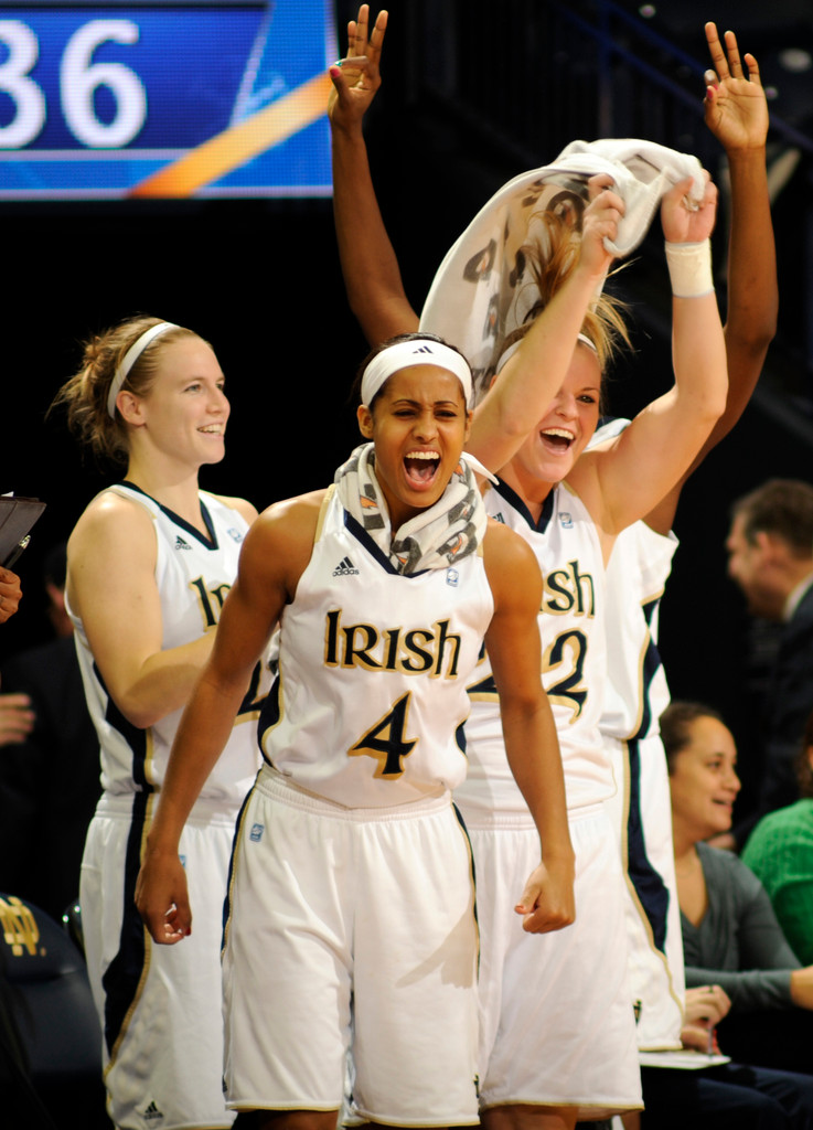 No. 3 Notre Dame Crushes UCF, 90-38 (AP)