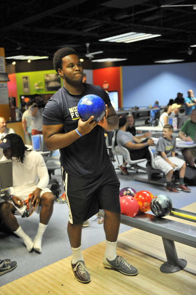2015 Notre Dame Football, Uplifting Athletes Bowling Event