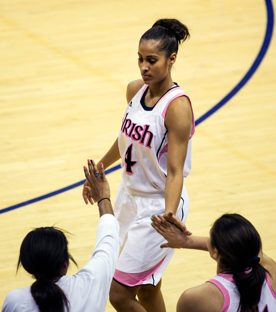 No. 2 Notre Dame easily handles Marquette 87-49 (AP)