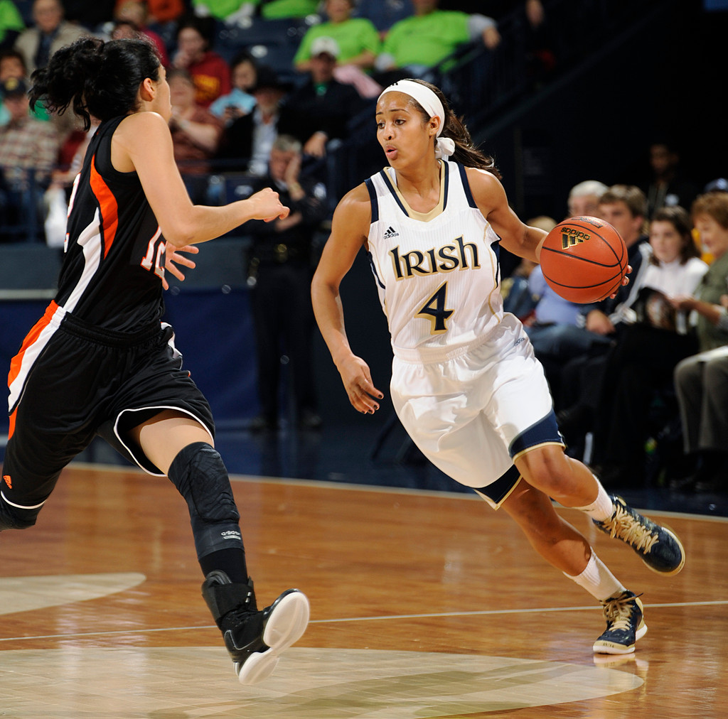 No. 5 Notre Dame Routs Mercer, 93-36 (AP)