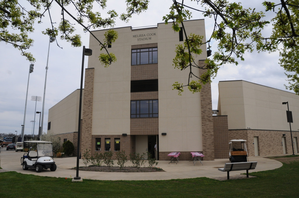 Irish Sweep Syracuse On Breast Cancer Awareness Day