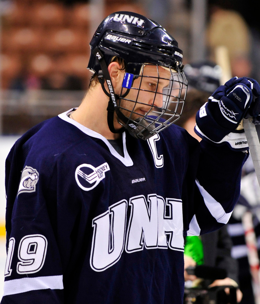 Irish Top New Hampshire 2-1 in NCAA Quarterfinals (AP)