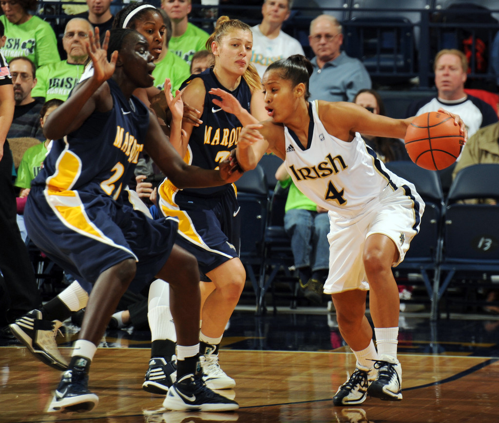 No. 3 Notre Dame Destroys Marquette, 95-42 (AP)