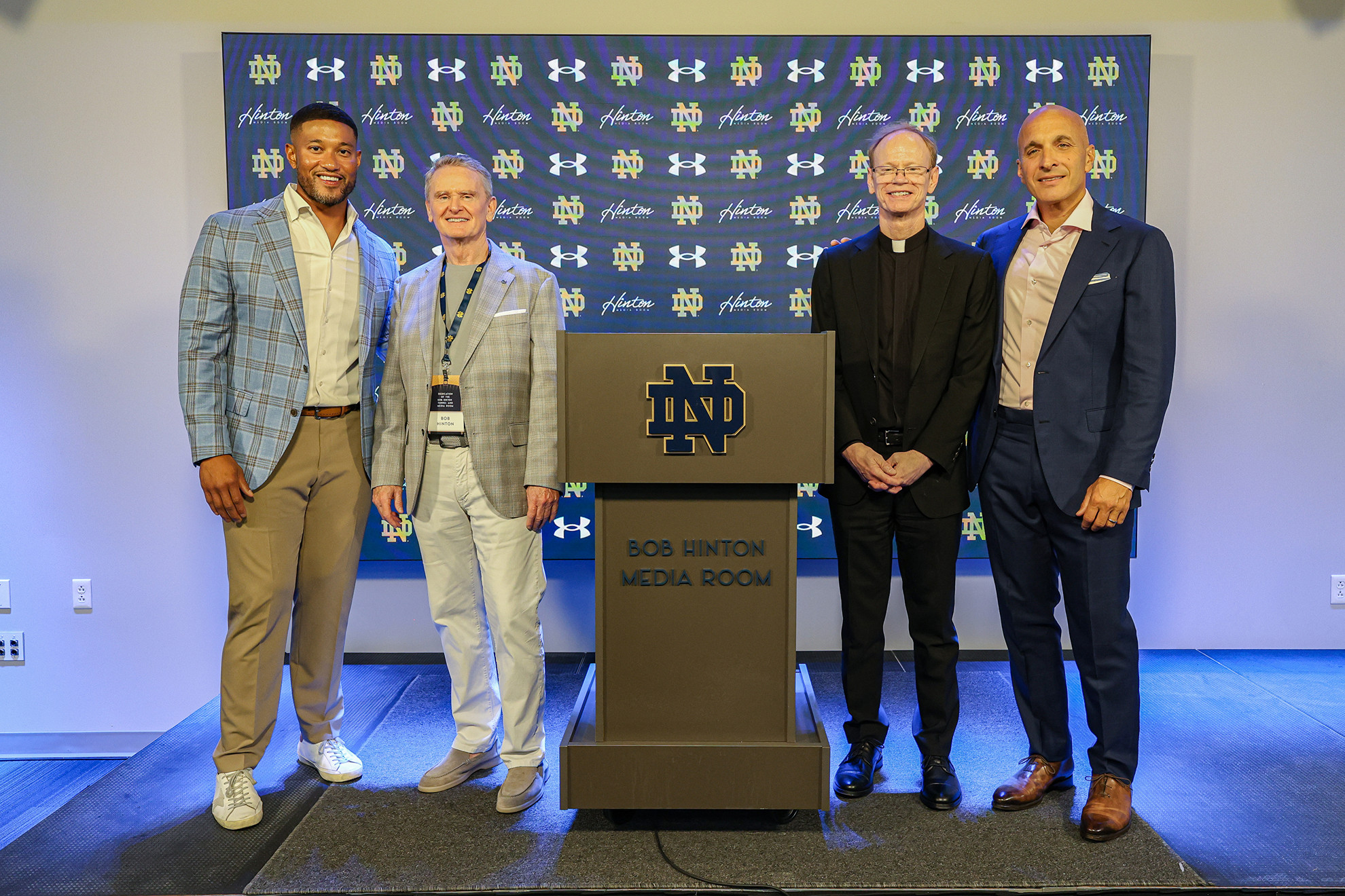 Alumnus Bob Hinton Makes Gift to Name Notre Dame Stadium Tunnel and Media Room Alumnus Bob Hinton Makes Gift to Name Notre Dame Stadium Tunnel and Media Room