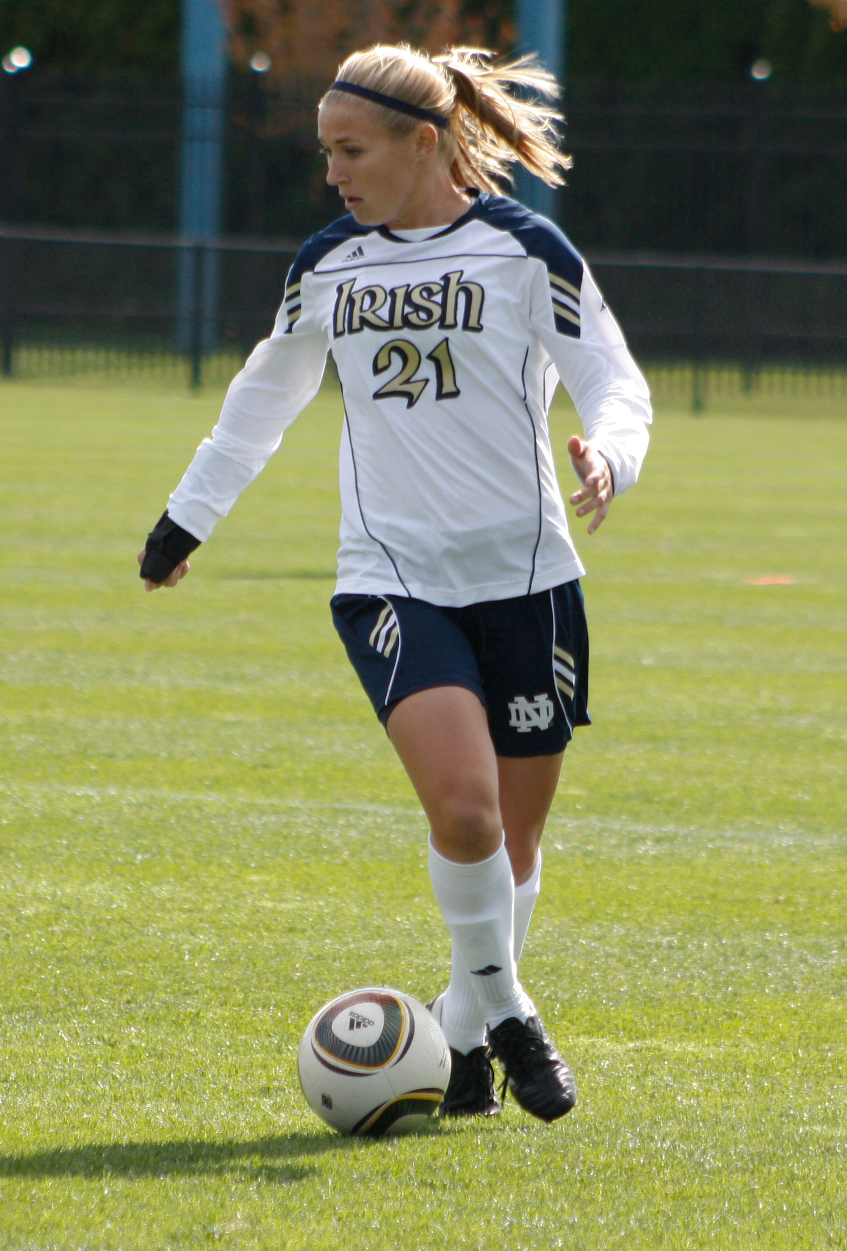 #4/5 Irish Settle For 1-1 Draw At Connecticut Senior forward/midfielder Erica Iantorno made the most of her time on the pitch on Friday, assisting on Melissa Henderson's 78th-minute goal in a 1-1 draw at Connecticut.
