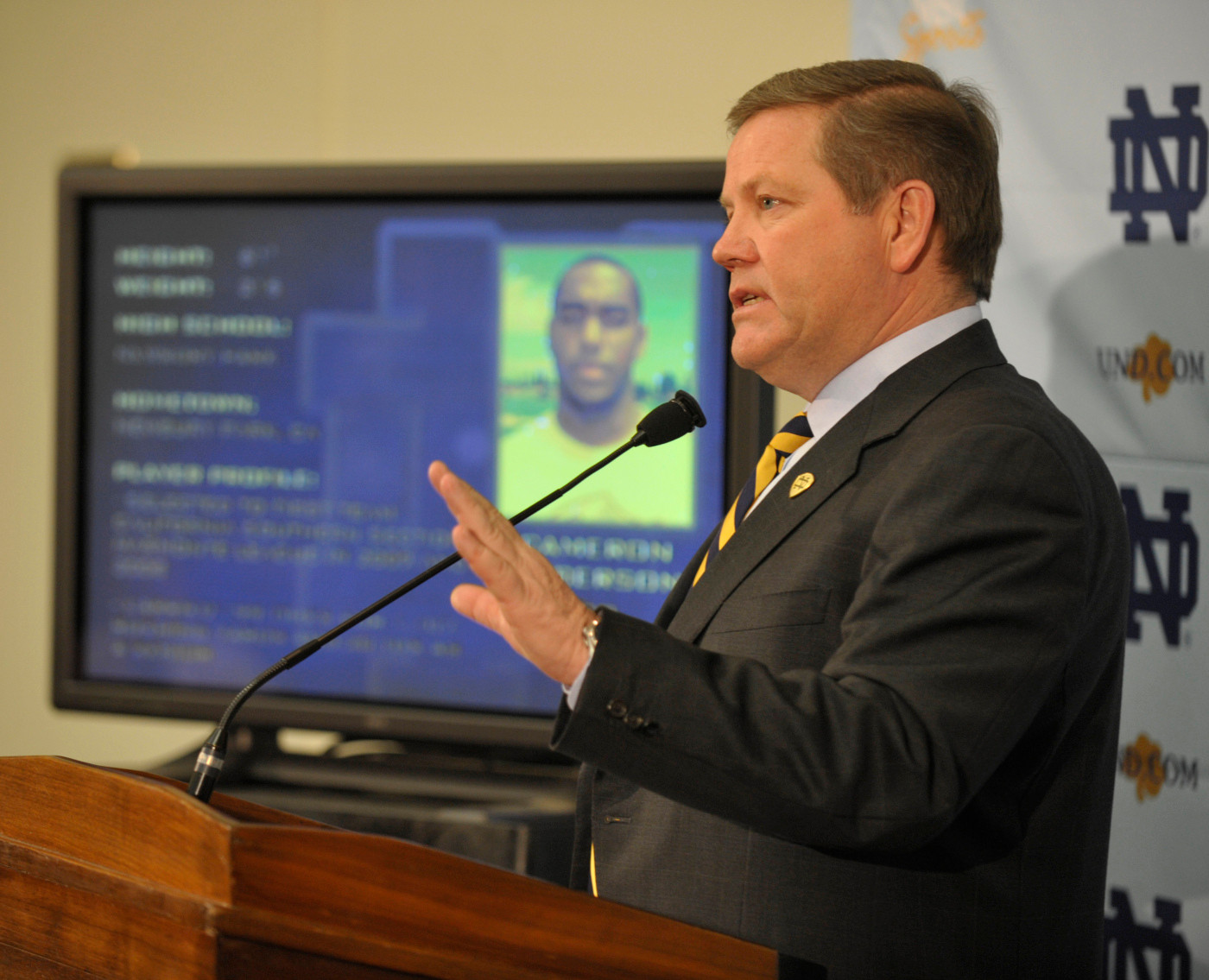 Und.com Signing Day 2011 Notre Dame Kelly Signing Day Football