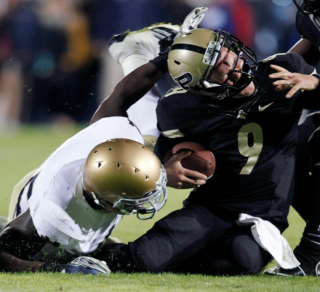 Irish Keep Rolling, Shut Down Purdue in 38-10 Triumph (AP)