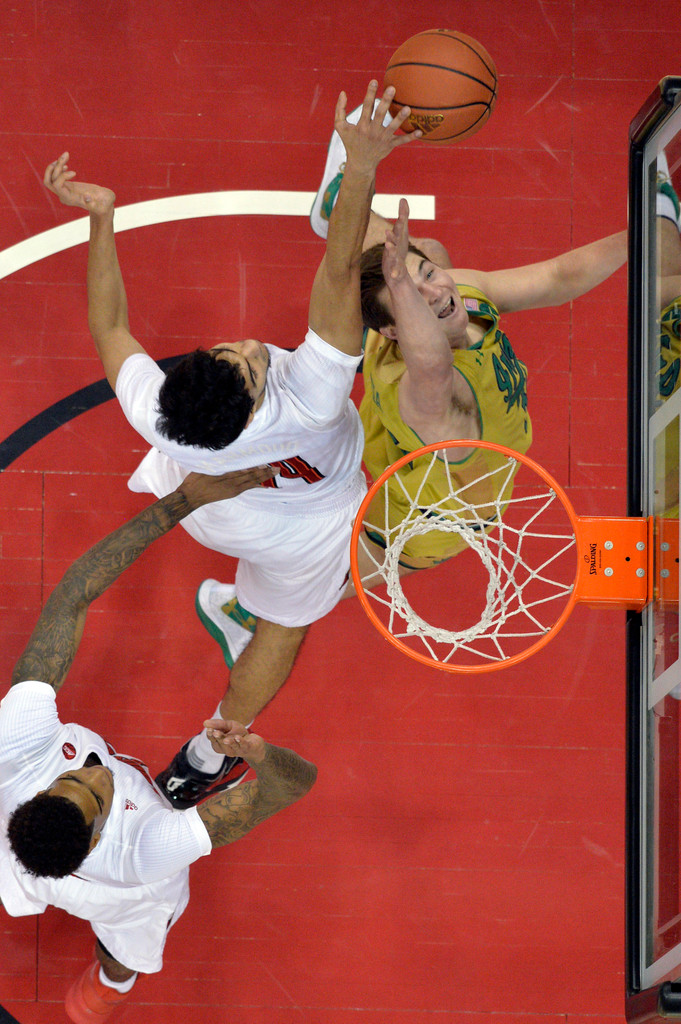 Louisville 71, Notre Dame 64