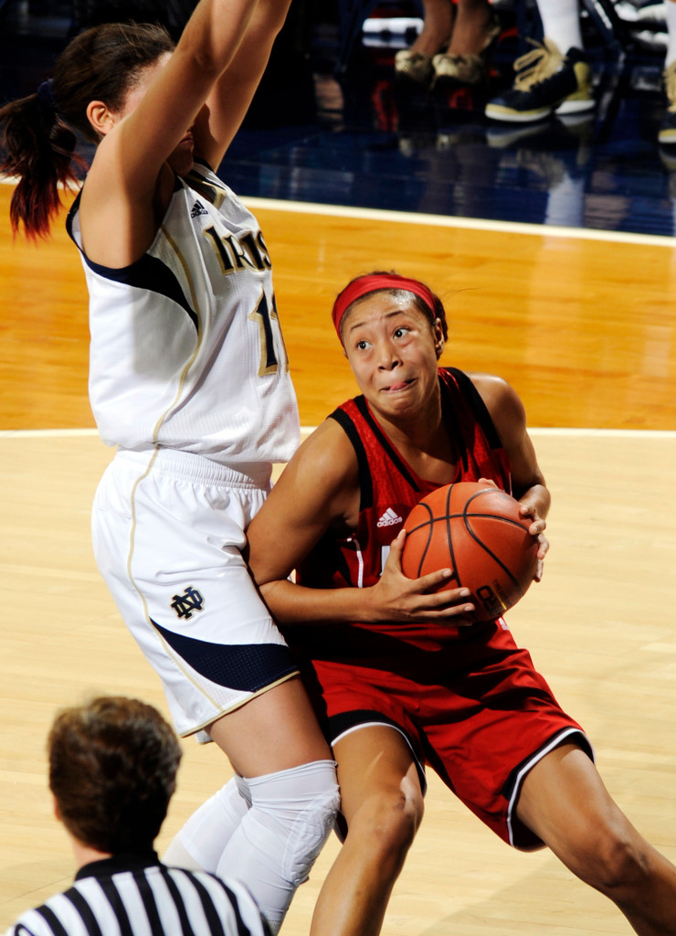 No. 2 Notre Dame Overpowers No. 10 Louisville, 93-64 (AP)