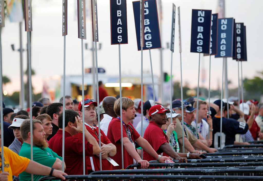 Irish Title Hopes Halted By Crimson Tide, 42-14 (AP)