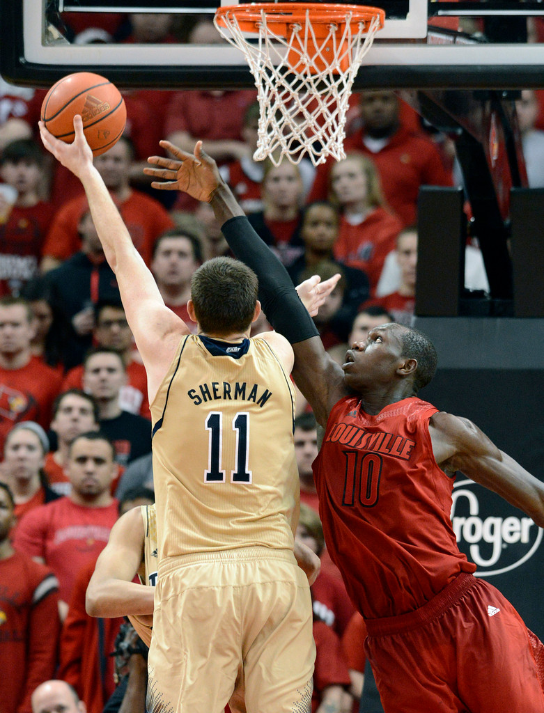 No. 24 Notre Dame Falls To No. 8 Louisville, 73-57 (AP)