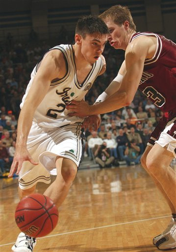 No. 20 Irish Dismiss The Harvard Crimson, 66-59 Chris Quinn and the Irish will face their first road test this weekend at Michigan.