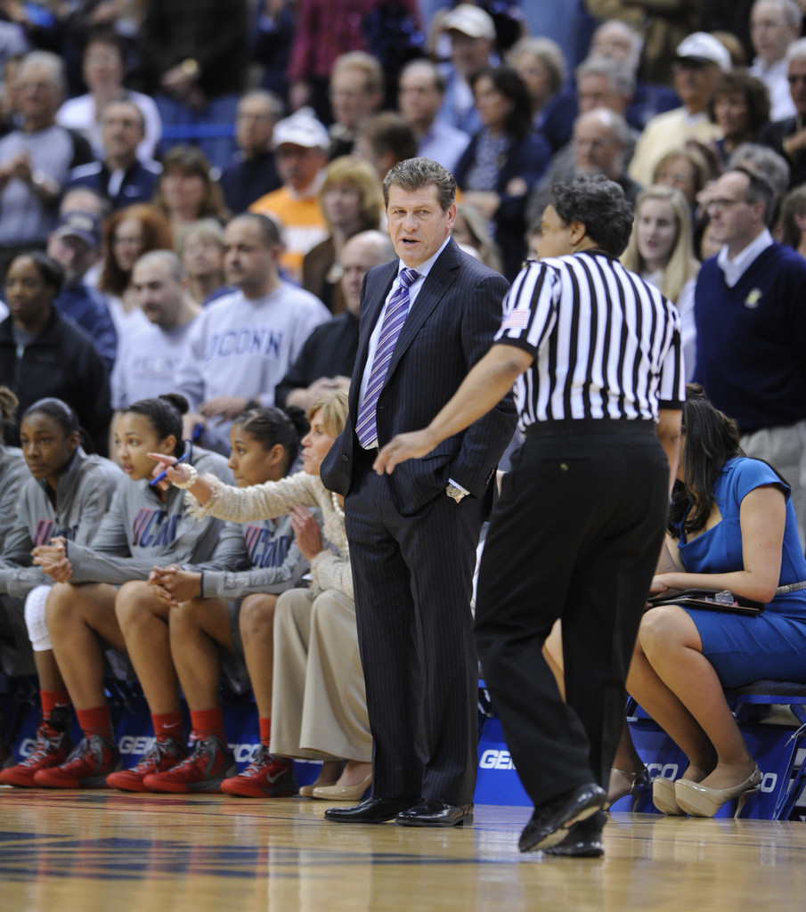 No. 3 Notre Dame Dominates No. 4 UConn, 72-59 (AP)