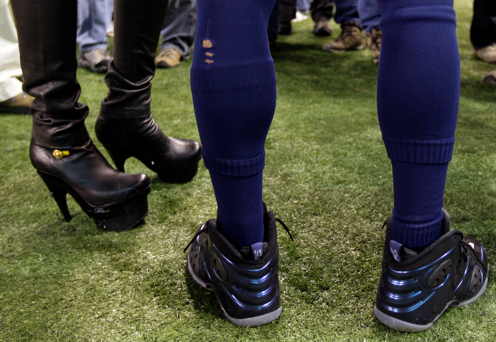 Justin Tuck & Sergio Brown at Super Bowl XLVI (AP)