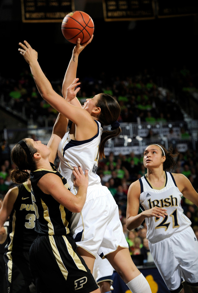 No. 5 Notre Dame Overpowers No. 11 Purdue, 74-47 (AP)