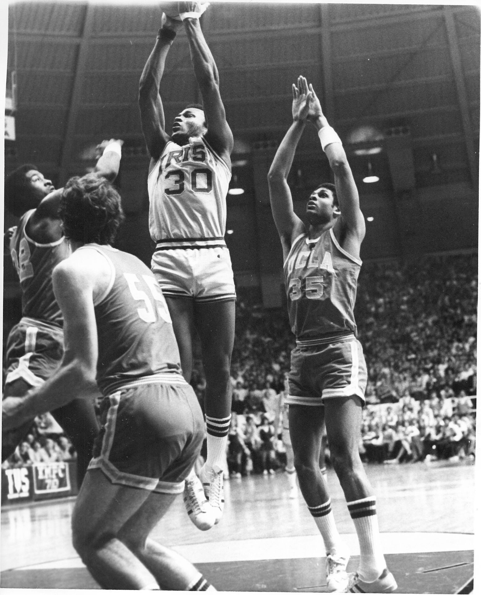 TRACY JACKSON PROFILE Tracy Jackson played in 114 games during his career in an Irish uniform and scored 1,293 career points for an 11.3 career scoring average.