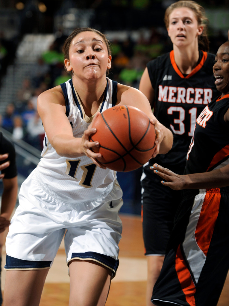 No. 5 Notre Dame Routs Mercer, 93-36 (AP)