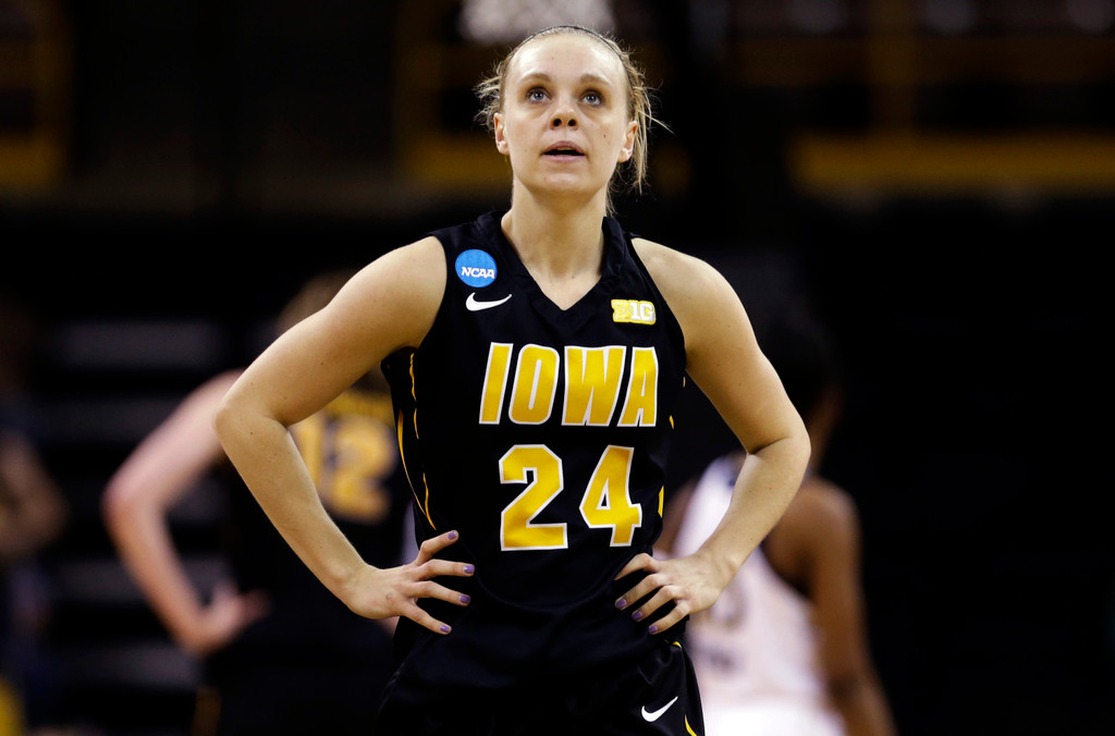 #2 Irish Overpower Iowa To Reach Sweet 16 (AP)