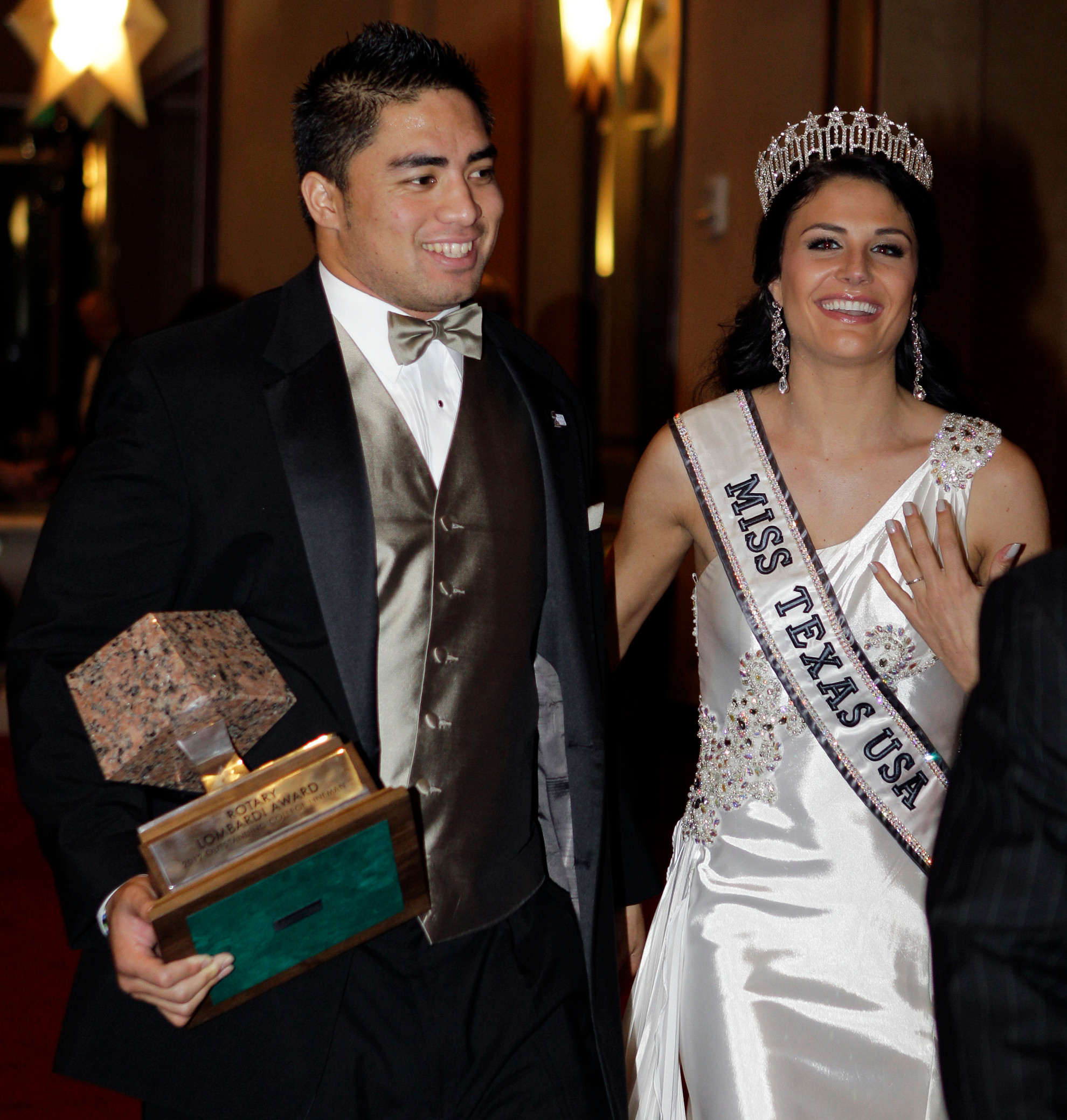 Manti Te’o Takes Home Rotary Lombardi Award Lombardi Award Football