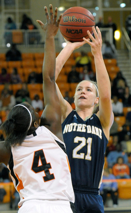 No. 3 Notre Dame Downs Mercer, 128-42 (AP)