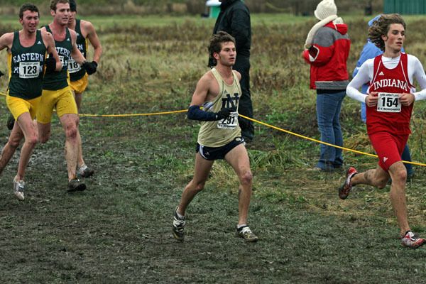 Junior Jake Walker earned an individual bid to the 2009 NCAA Cross Country Championships following his performance Saturday at the Great Lakes Regional meet