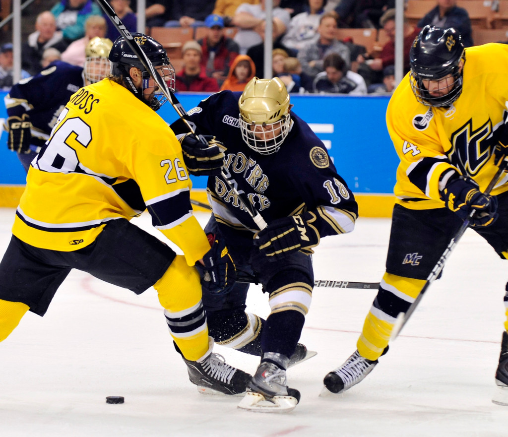Lee's OT Goal Pushes Irish Past Merrimack in NCAAs (AP)