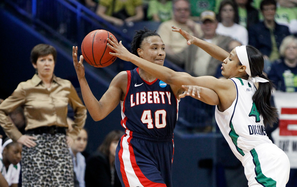 #4 Notre Dame Overwhelms Liberty in First Round, 74-43 (AP)