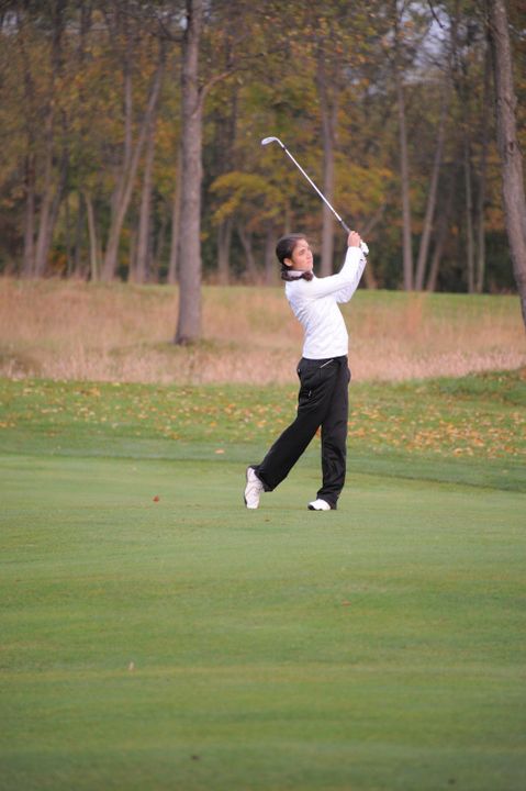 Freshman golfer Ashley Armstrong and her teammates had the best team gpa among all Notre Dame teams during the fall of 2011.