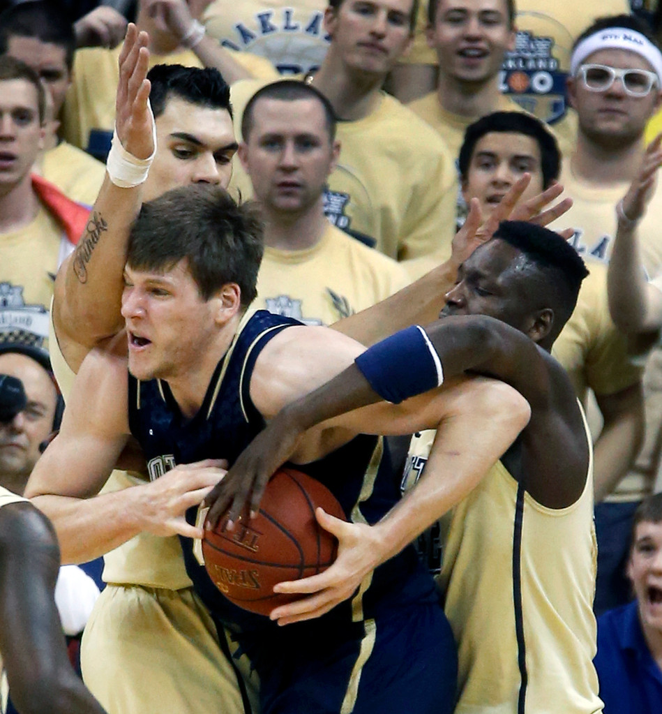 Notre Dame Overcomes Slow Start, Upends No. 20 Pitt, 51-42 (AP)