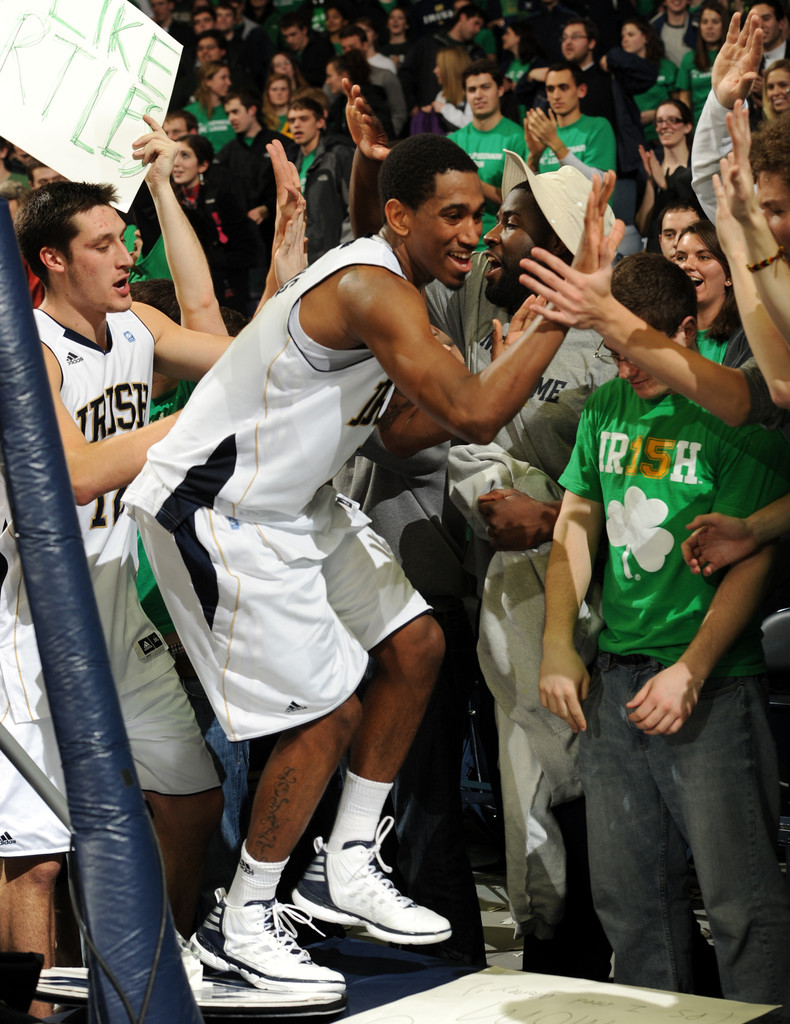 No. 20 Irish Rout West Virginia 71-44; Win Streak Hits Nine (AP)