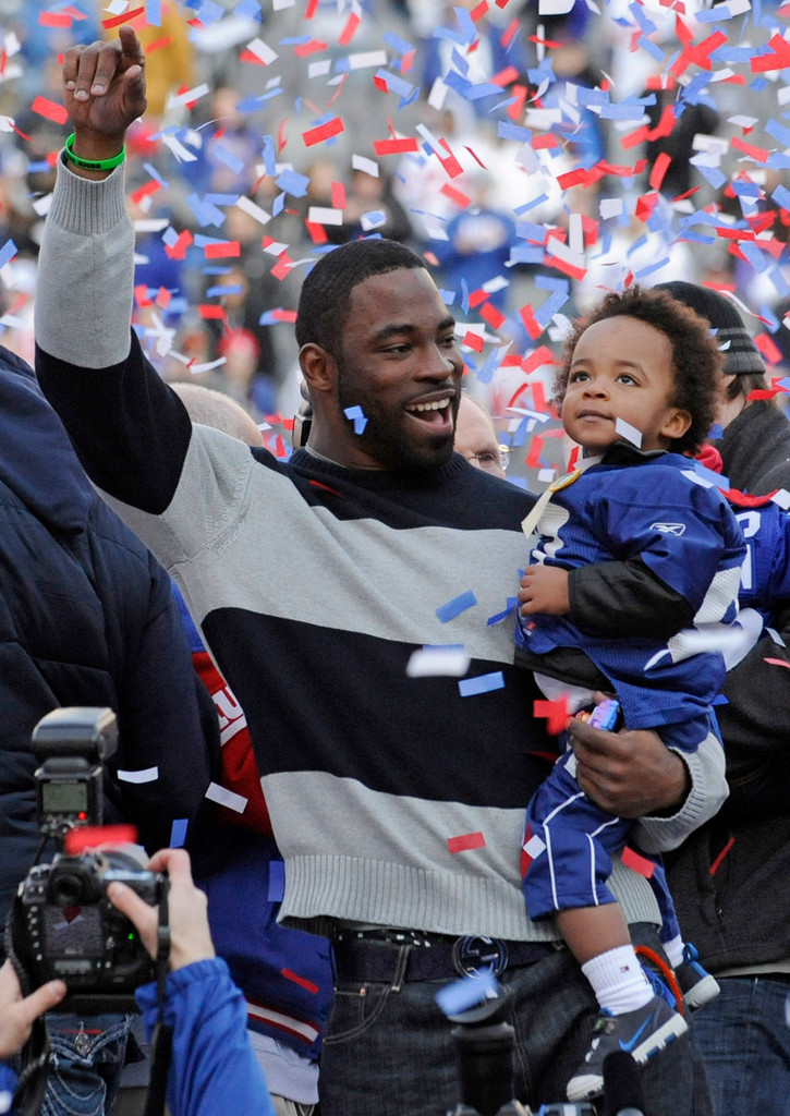Justin Tuck & Sergio Brown at Super Bowl XLVI (AP)