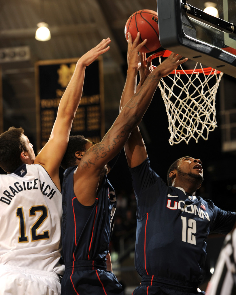 Notre Dame Stopped By No. 17 UConn, 67-53 (AP)
