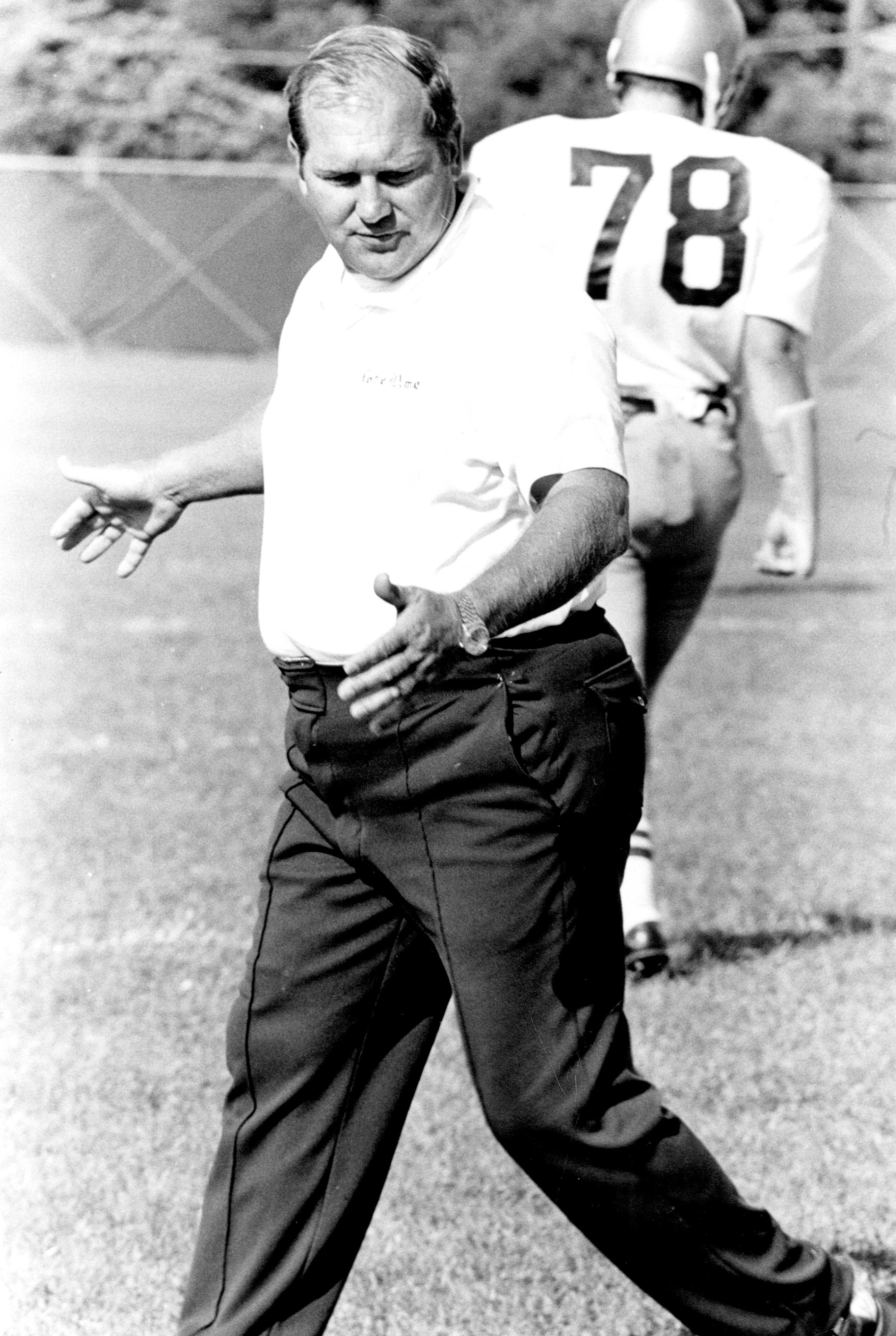 Former Irish Assistant Football Coach Wally Moore Dies Wally Moore helped Notre Dame to national championships in 1966 and 1973.
