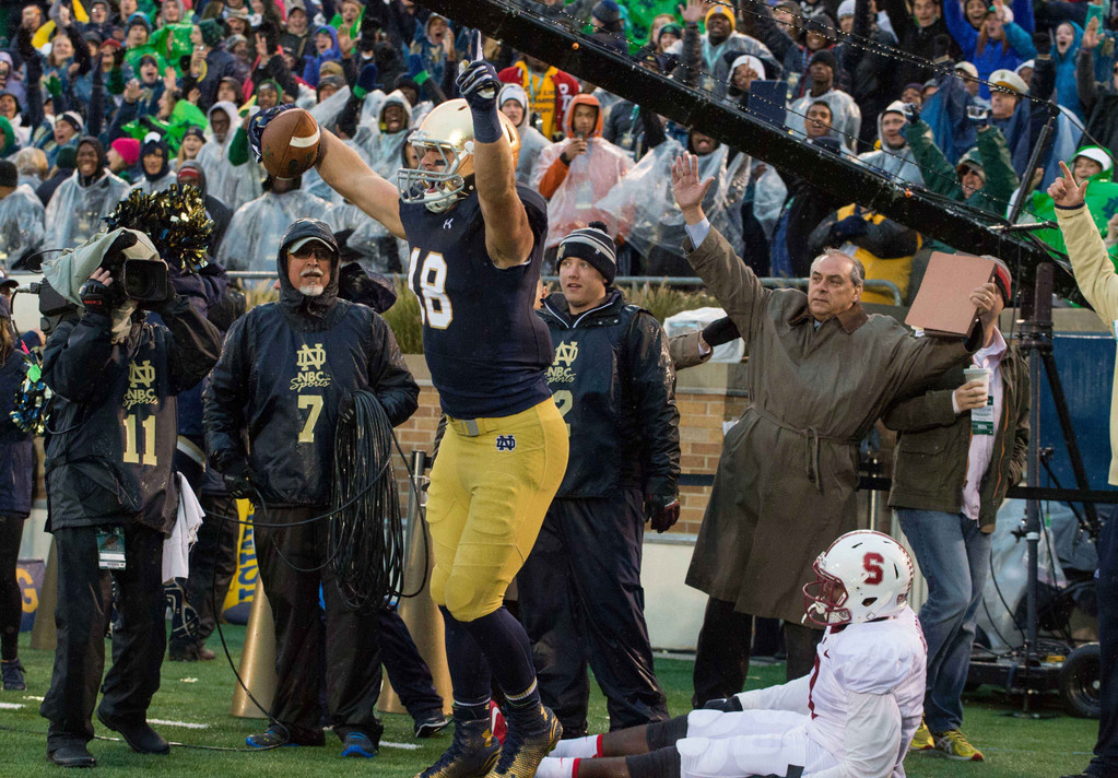 #9/8 Notre Dame 17, #14/13 Stanford 14 (USATSI)