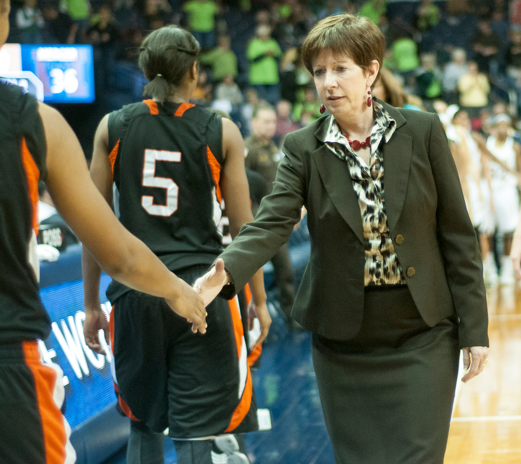 Notre Dame Women's Basketball tops Mercer (93-36) on 11-20-2012