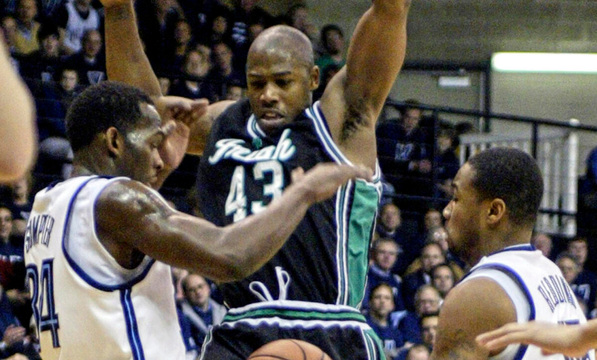 Irish Drop Road Contest At Villanova Russell Carter has the ball taken by Villanova's Curtis Sumpter, left, and Reggie Redding in the first half.