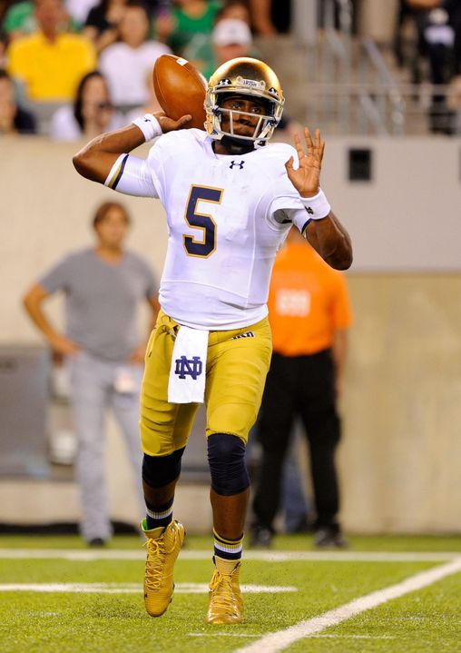 Everett Golson set a Notre Dame record with 25 consecutive completions.