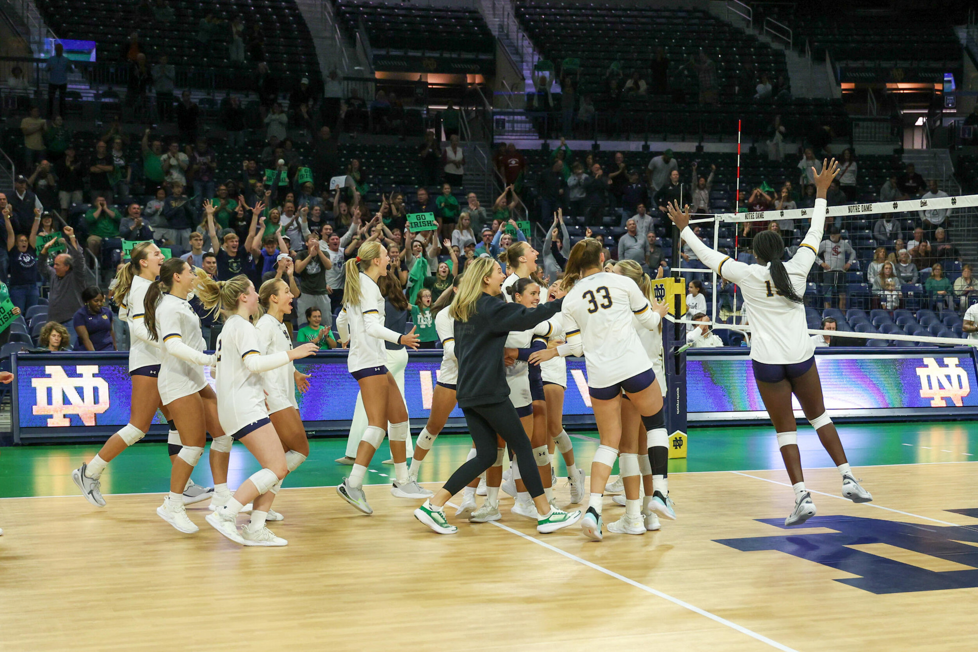 Irish Outlast Santa Clara in Five-Set Thriller Irish Outlast Santa Clara in Five-Set Thriller