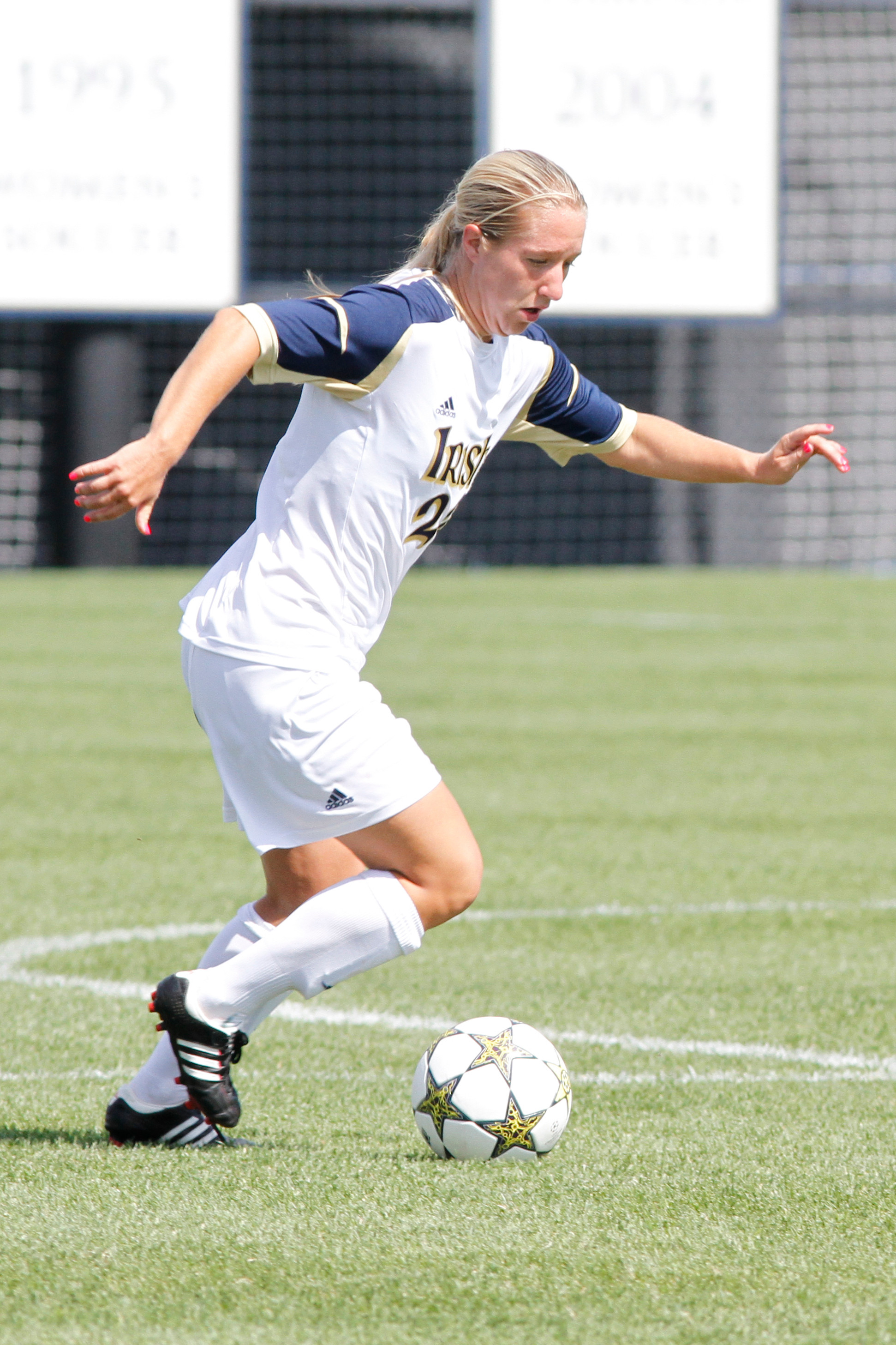 #7/4 Irish Continue Offensive Onslaught, Blank Oakland, 4-0 Sophomore forward Crystal Thomas dished out a career-high two assists for the second consecutive match, helping #7/4 Notre Dame to a 4-0 win over Oakland on Friday night in the Notre Dame adidas Invitational at Alumni Stadium.
