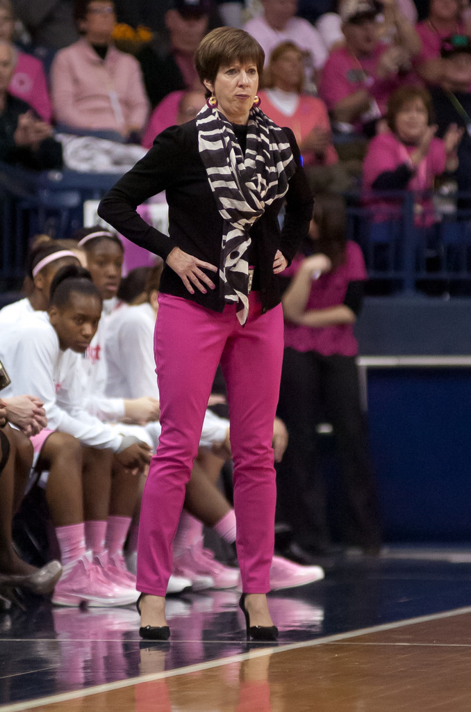 Notre Dame Women's Basketball tops Cincinnati on 02-02-2013