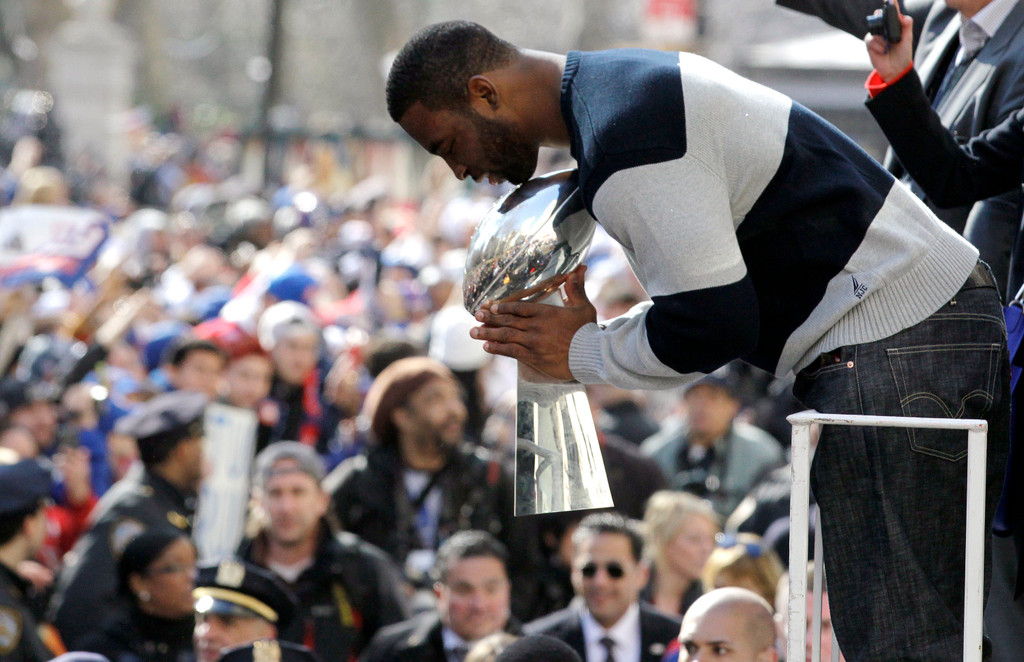 Justin Tuck & Sergio Brown at Super Bowl XLVI (AP)