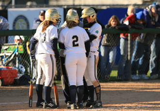 Notre Dame Softball Falls To No. 8/8 Texas 3-0 Notre Dame's softball team fell to Texas 3-0 on March 17