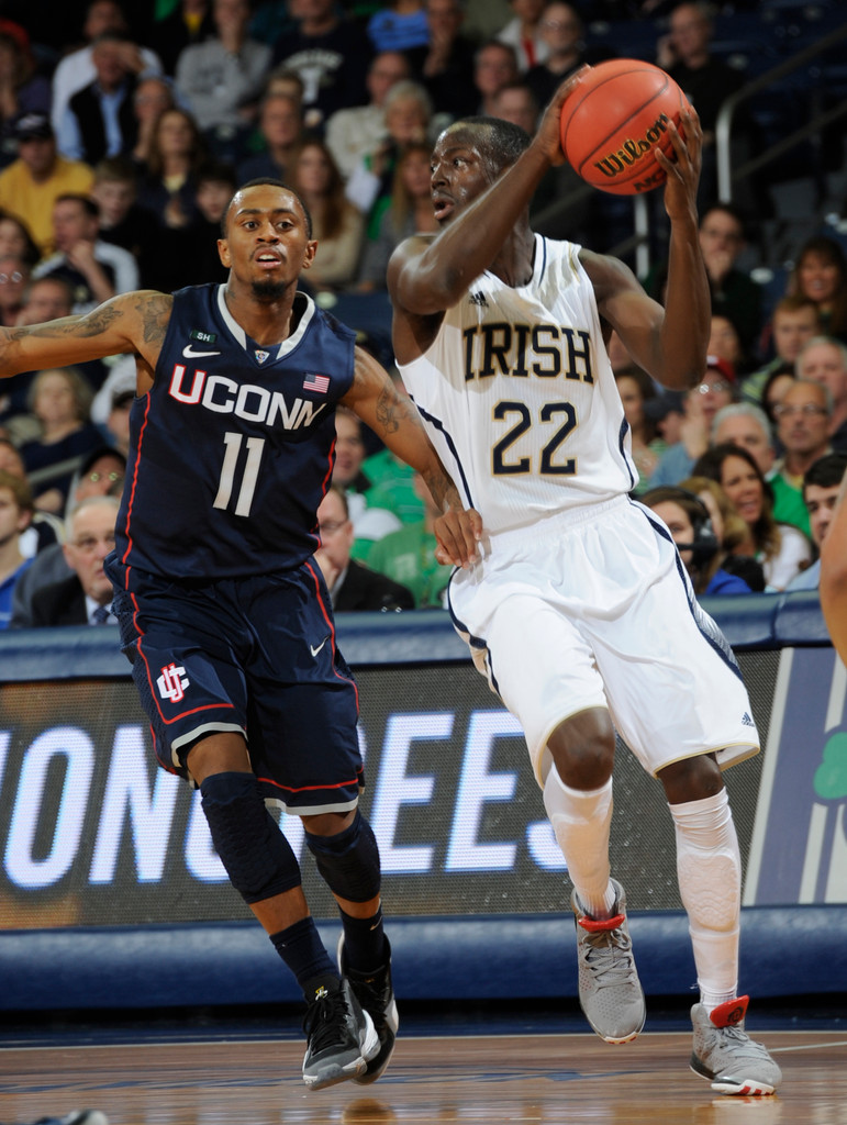 #17/16 Irish Fall To Huskies, 65-58 (AP)