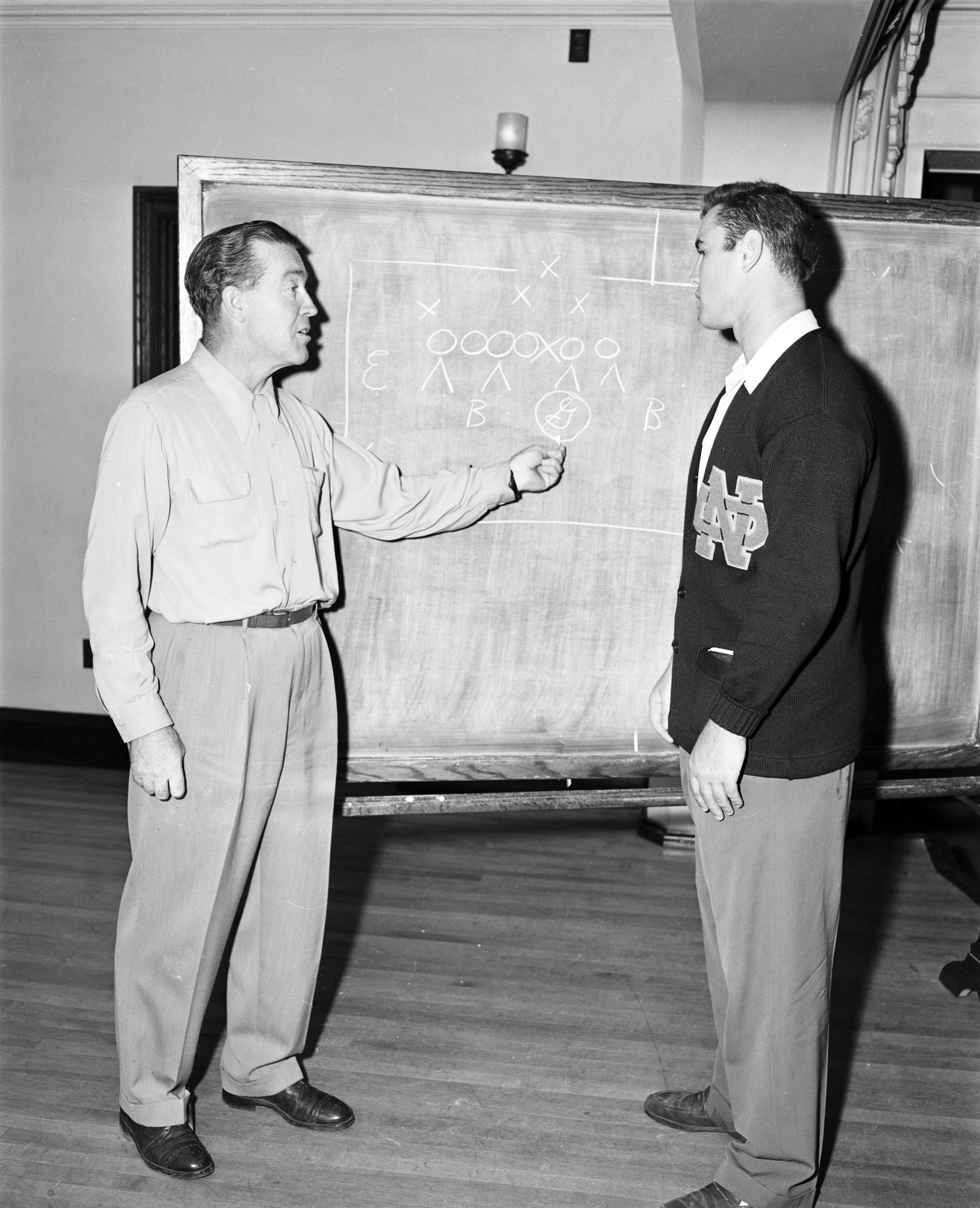 Frank Leahy: A Coach For Two Schools Frank Leahy's Notre Dame teams registered six unbeaten seasons and an unbeaten string of 39 games in which the Irish compiled a 37-0-2 record. He mentored four of Notre Dame's seven Heisman Trophy winners -- Angelo Bertelli (1943), Johnny Lujack (1947), Leon Hart (1949) and Johnny Lattner.
